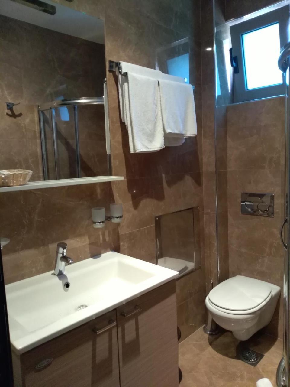 Vila V Lux Apartments Petrovac Eksteriør billede