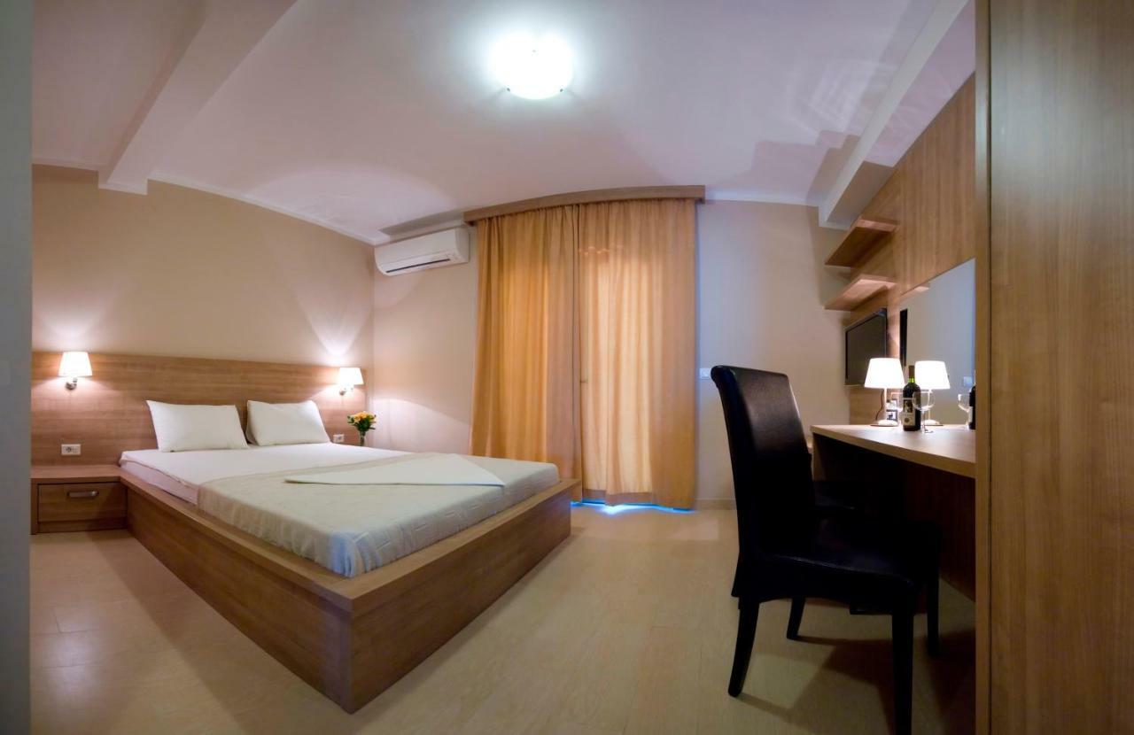 Vila V Lux Apartments Petrovac Eksteriør billede