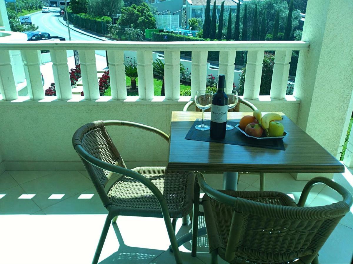 Vila V Lux Apartments Petrovac Eksteriør billede
