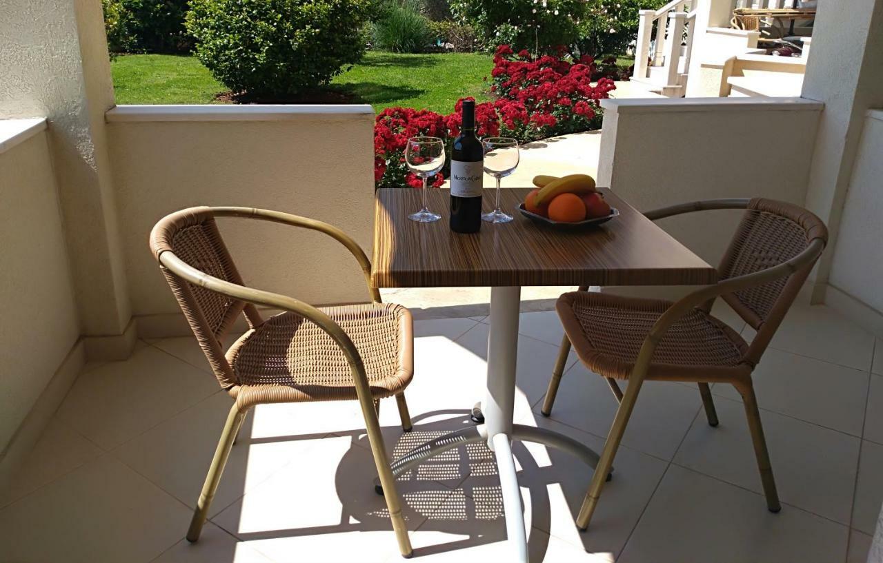 Vila V Lux Apartments Petrovac Eksteriør billede