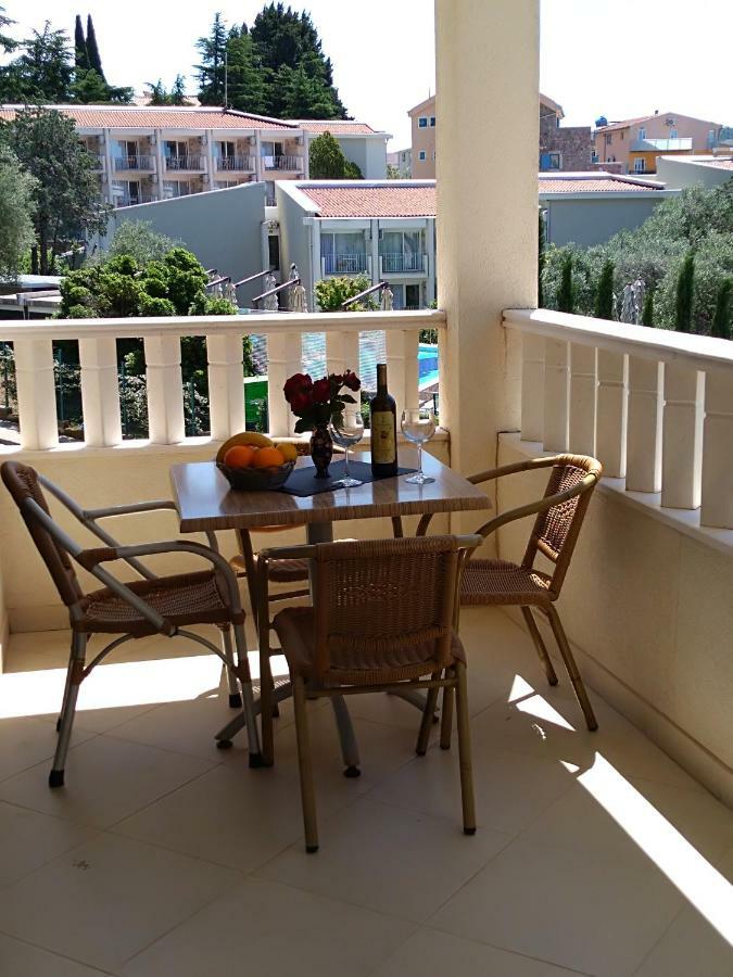 Vila V Lux Apartments Petrovac Eksteriør billede